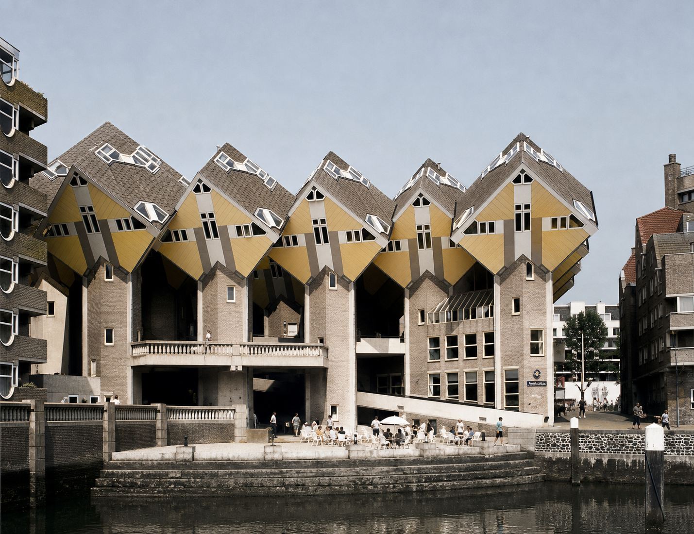 Rhombic prisms as the basis for an office design in Rotterdam