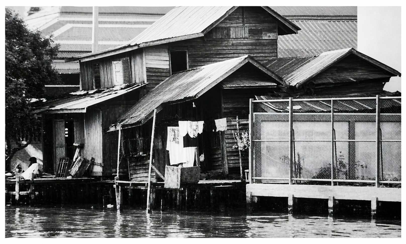 This slum in Bangkok has life, real life.
