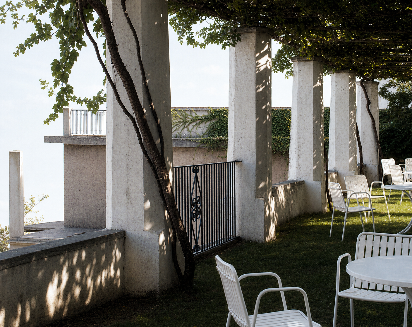 The view through the columns helps the terrace as a whole.