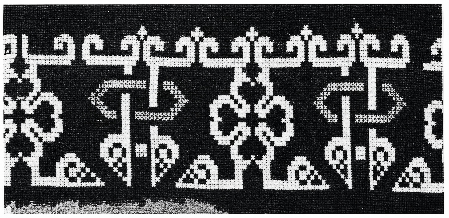 Border of a 15th century Turkish carpet: the so-called Ghirlandaio design is one of the most subtle and beautiful borders in the history of carpet weaving.