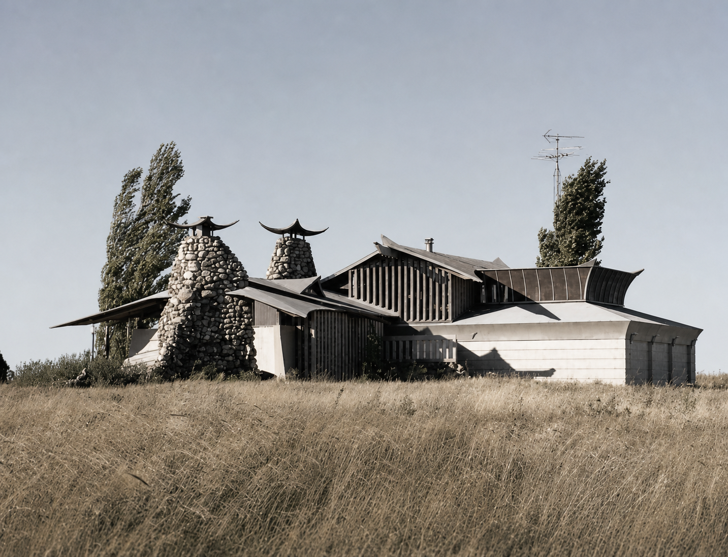 Highly negative example of centers: house by Bruce Goff, full of weak centers