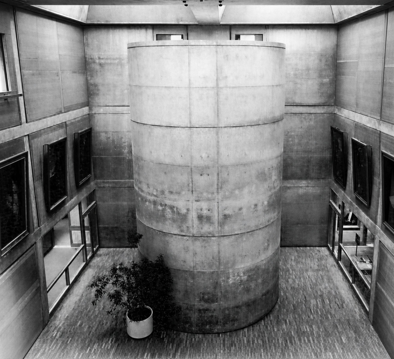 Louis Kahn: there is no positive space at all; it fails.