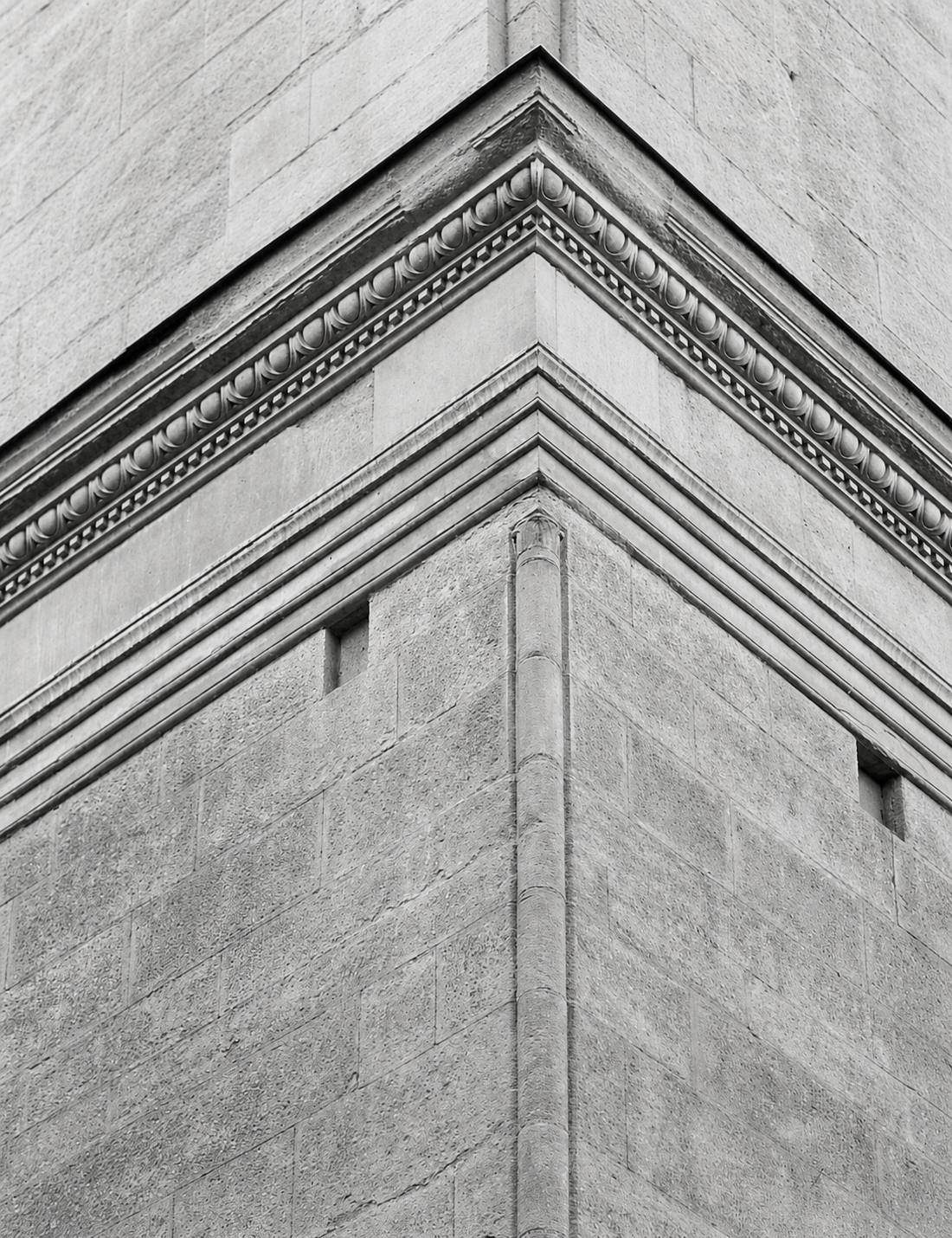 Beautiful gradients in a cornice molding